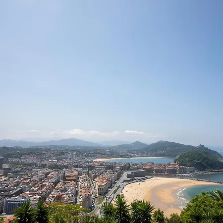 Amazing Views Over In A Family * Σαν Σεμπαστιάν